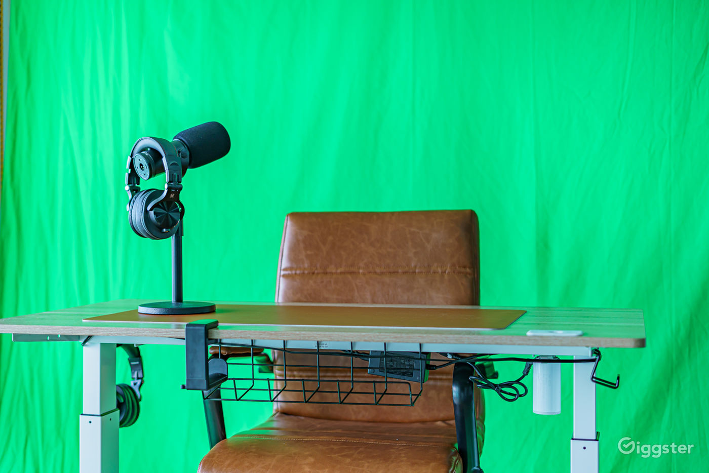 Bayside Multipurpose Creative Bay (Studio C) Rent this location on Giggster