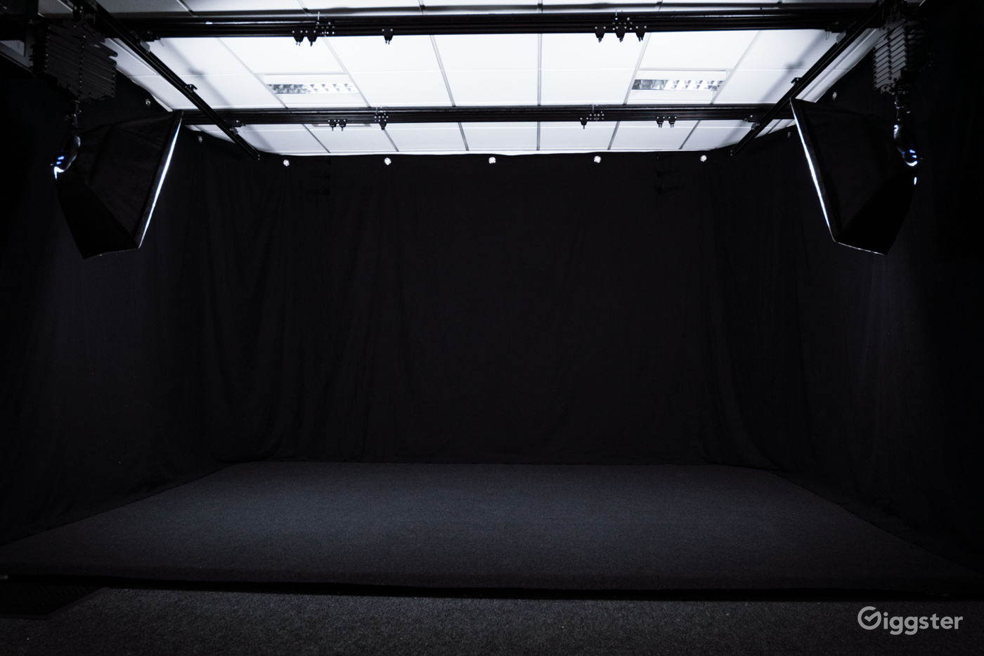 Photo/Film Studio (Blackout) Rent this location on Giggster