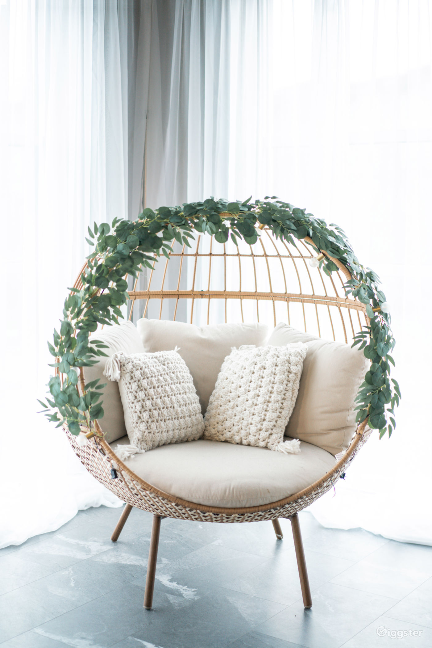 Bright and Spacious Port Coquitlam Studio Rent this location on Giggster