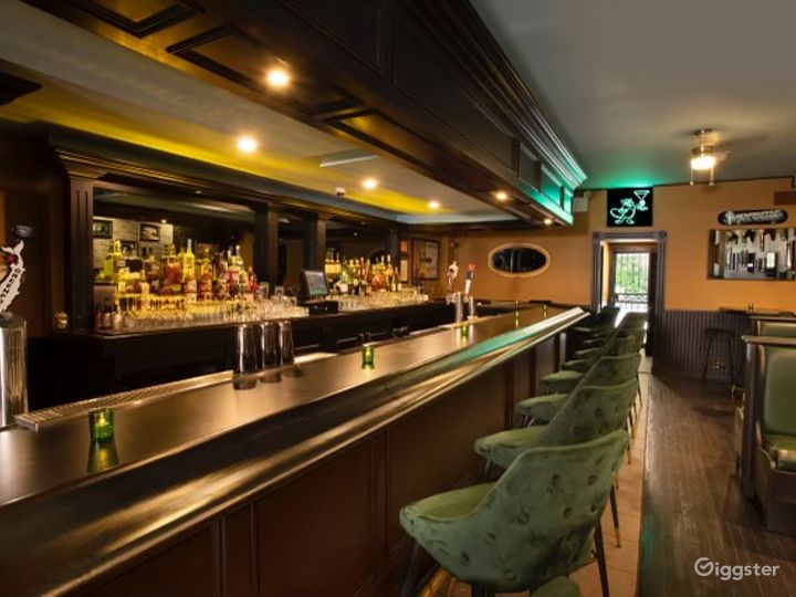 Captivating Cocktail Bar in Queens BUY OUT Rent this location on Giggster