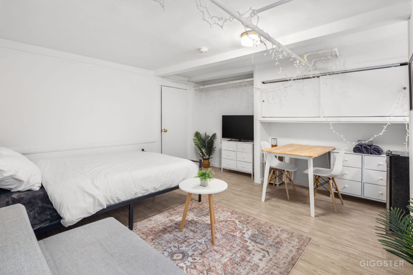 1200+ SQFT Bedford Duplex with HUGE Patio Rent this location on Giggster