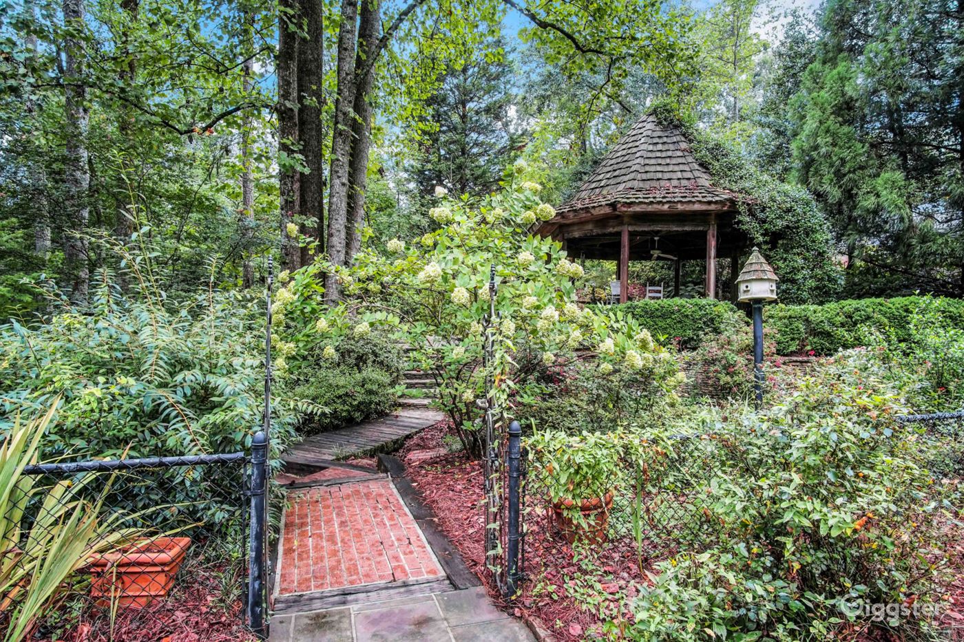 Private garden with gazebo, waterfall, and lawn Rent this location on
