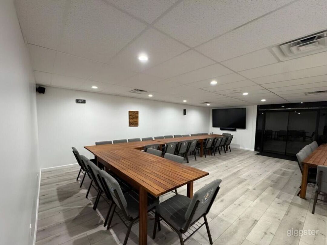 Comfortable Conference Room for Productions Photo 3