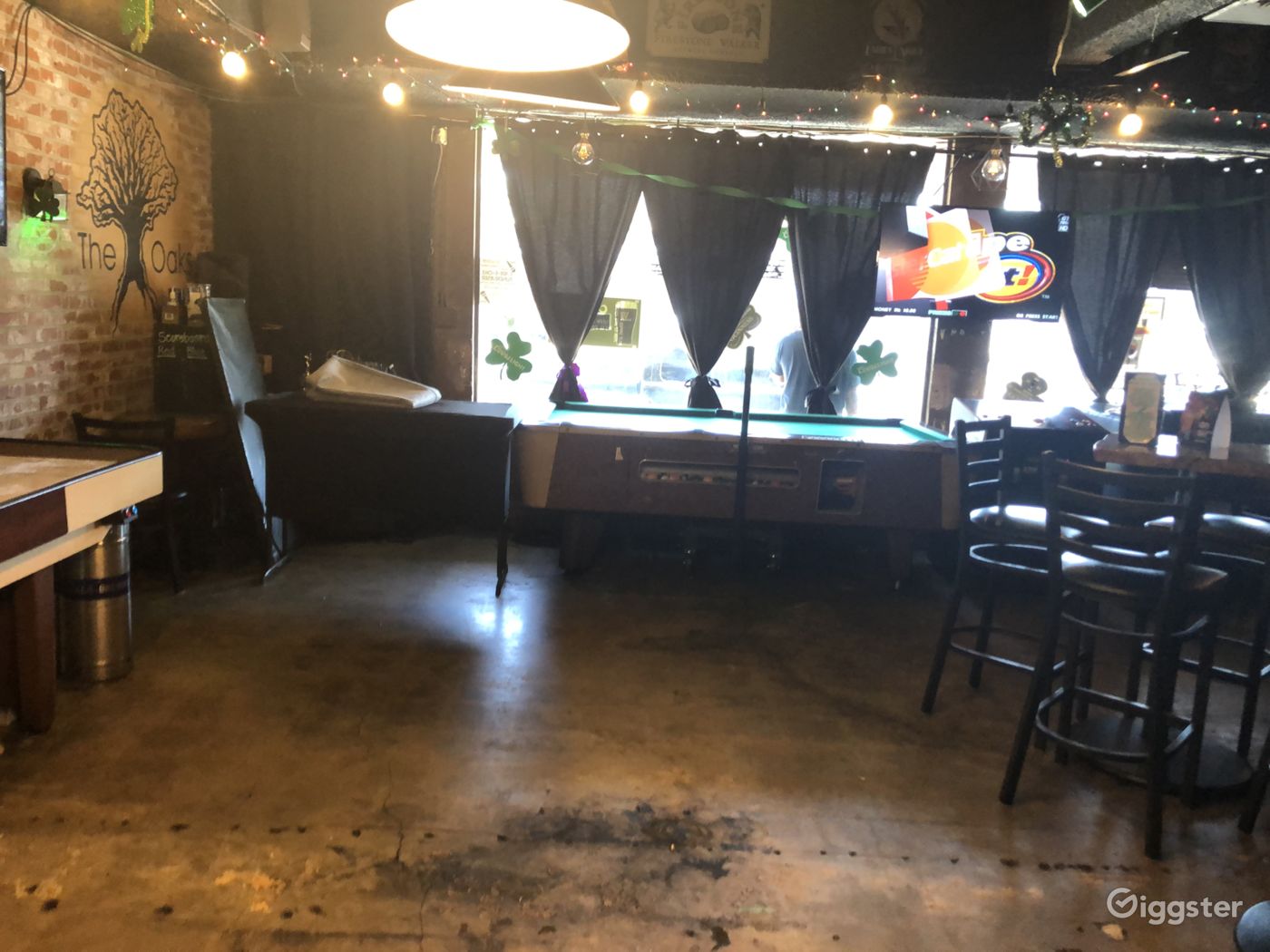 East Coast Style dive bar Rent this location on Giggster