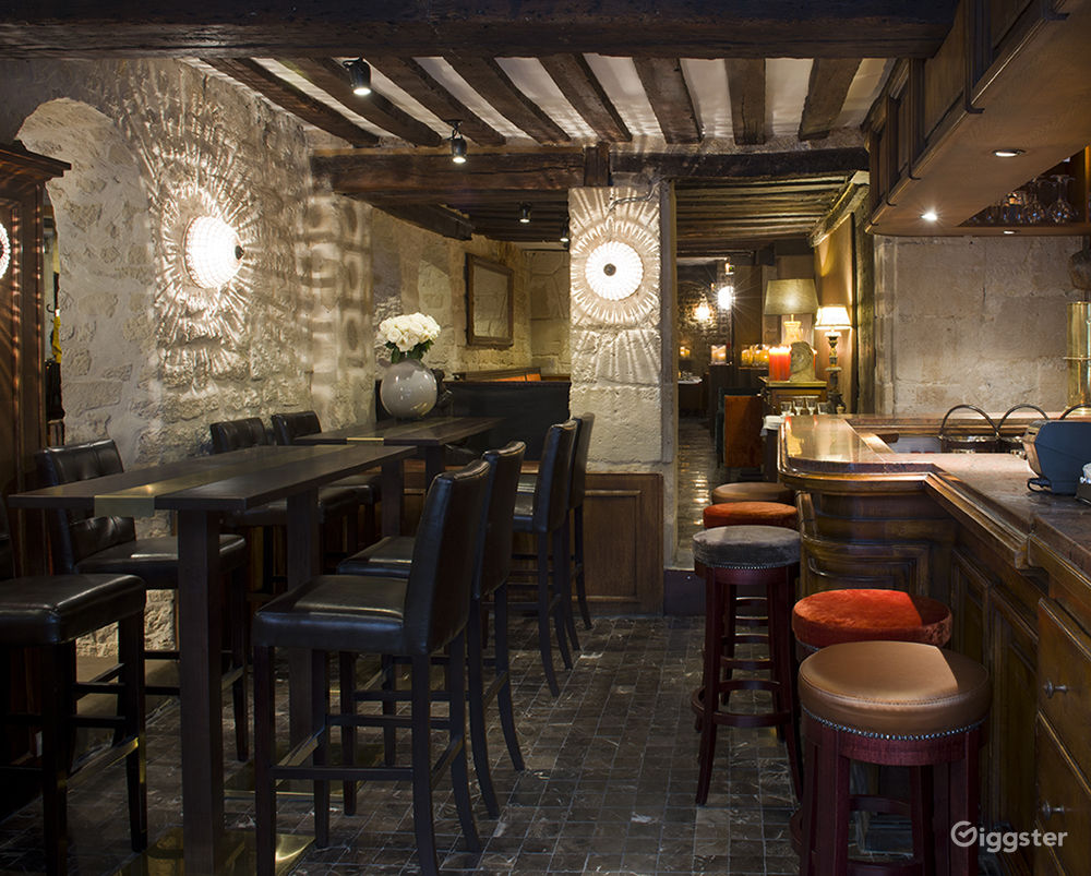 Salon d'affaire à Saint Germain Rent this location on Giggster