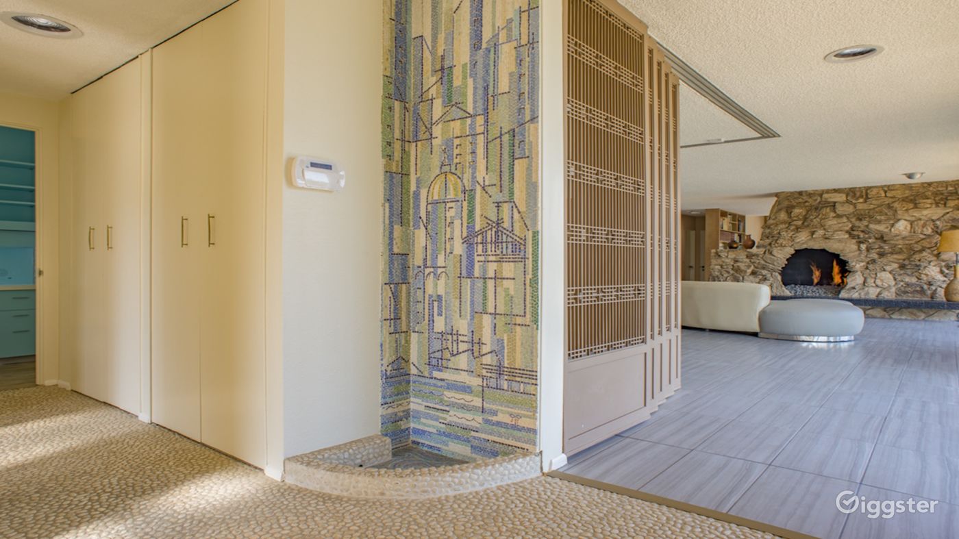 Perspective with Porcelain Grey Tile and White Pebble Stones