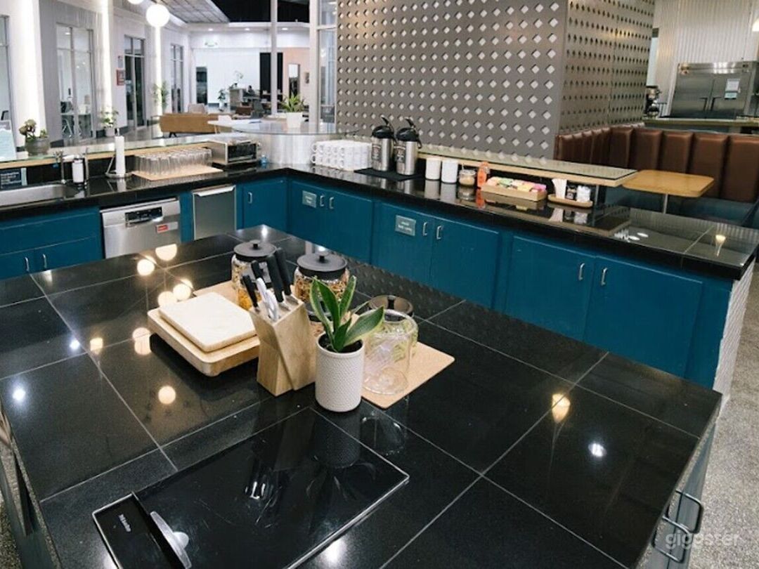 Fully Equipped Cozy Kitchen for Film & Production | Rent this location ...