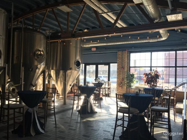 Elegant Bucktown Studio Bar and Event Space Rent this location on