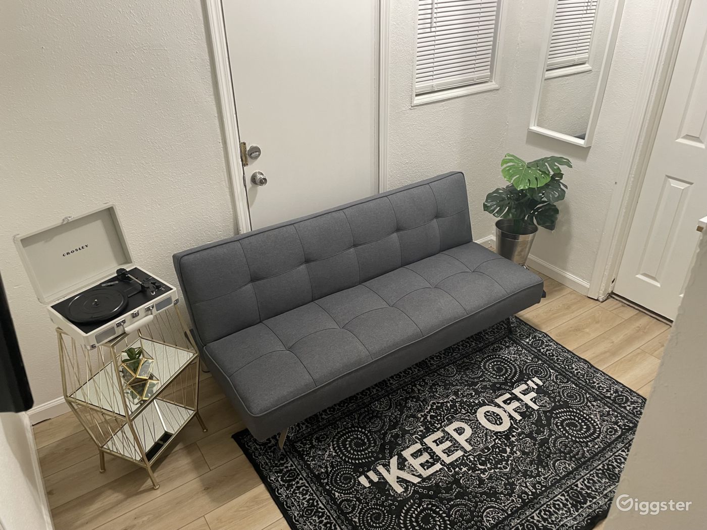 Cozy Town House/LAX Rent this location on Giggster