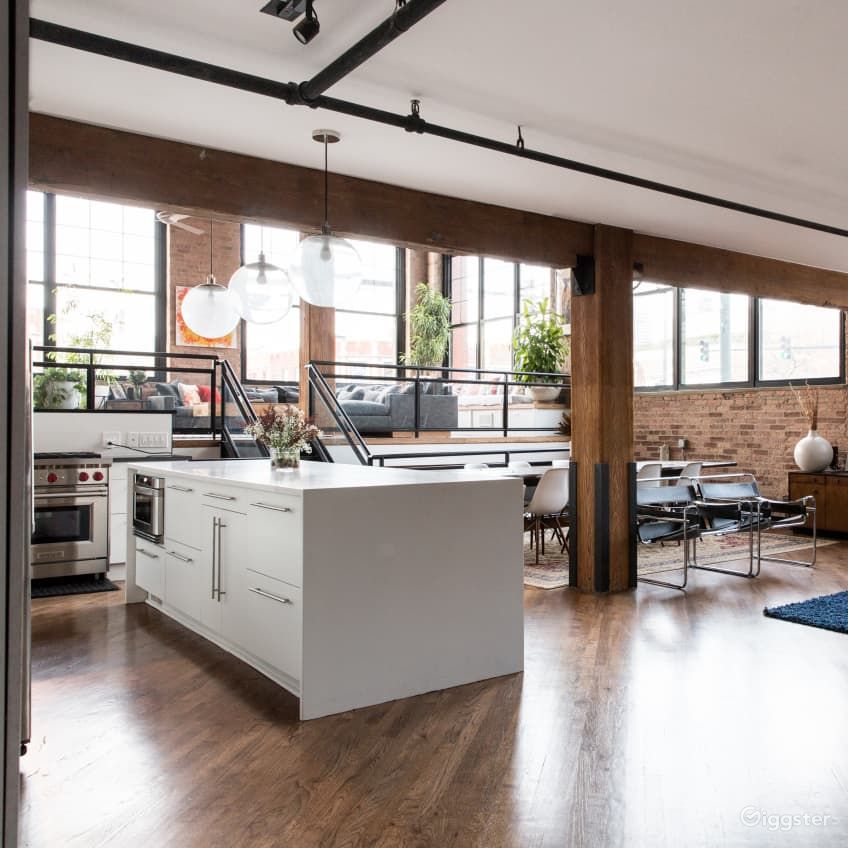 Gorgeous Warm Industrial Loft in West Loop | Rent this location on Giggster