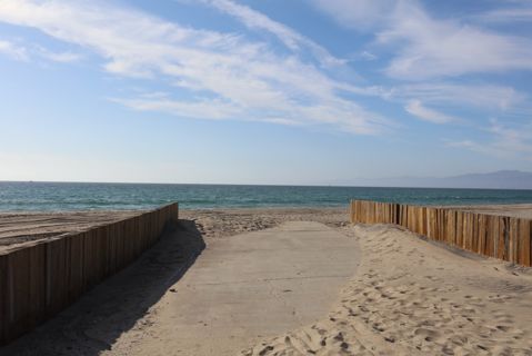 Dockweiler Beach | Lifeguard Towers 49-50 Photo 4