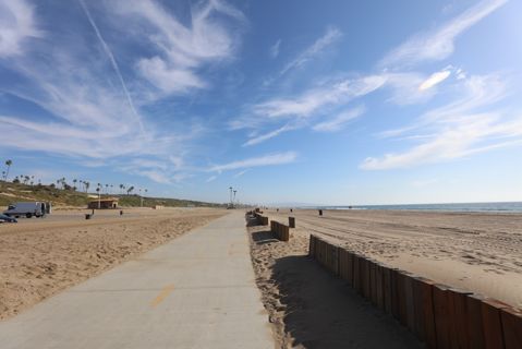 Dockweiler Beach | Lifeguard Towers 49-50 Photo 43