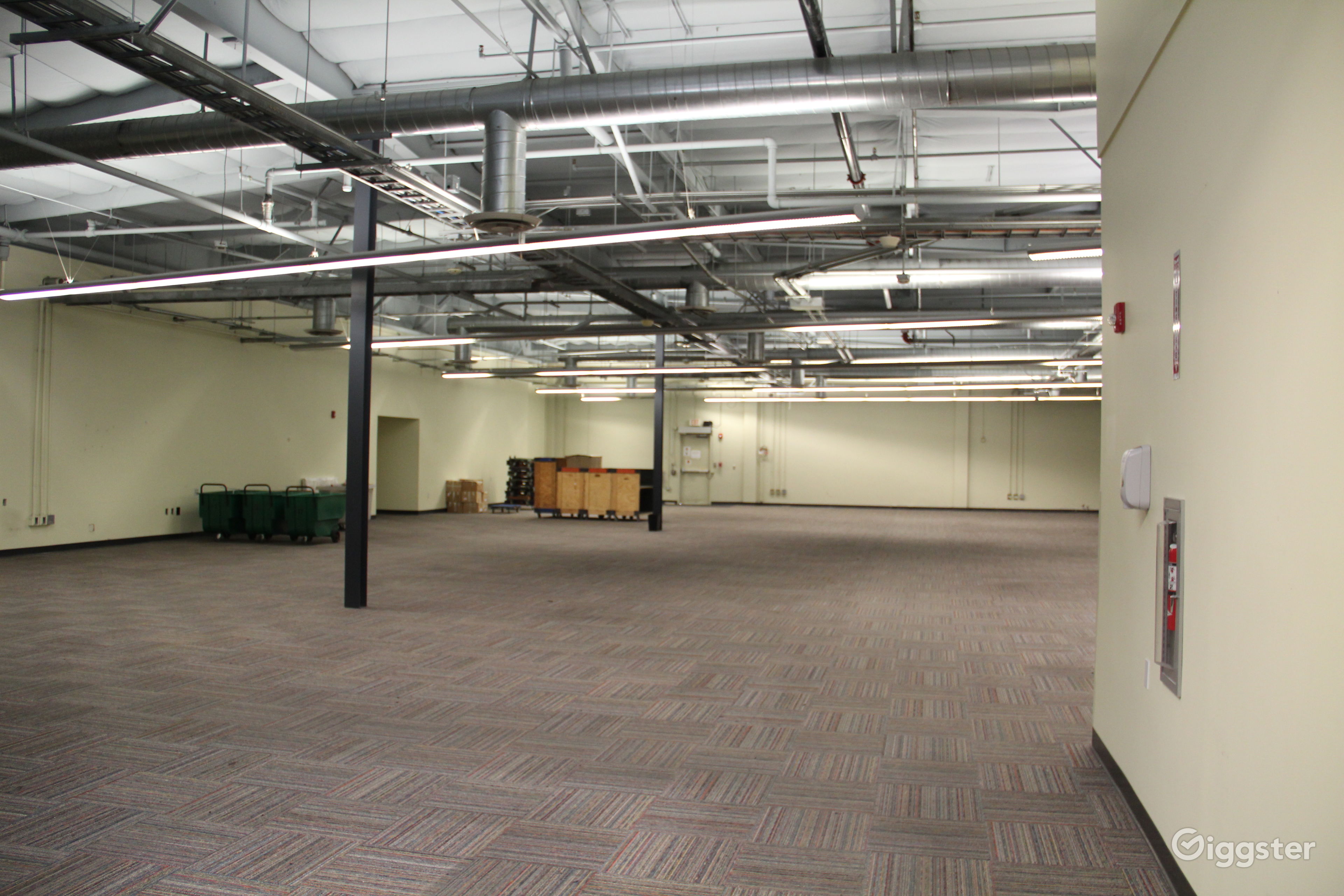 Data Center, 25+ Offices, Warehouse Flex Space Rent this location on
