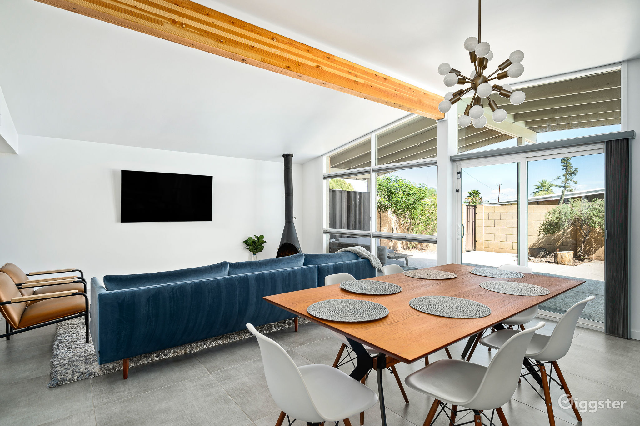 Newly Remodeled MidCentury Pool Home in Old Town Rent this location