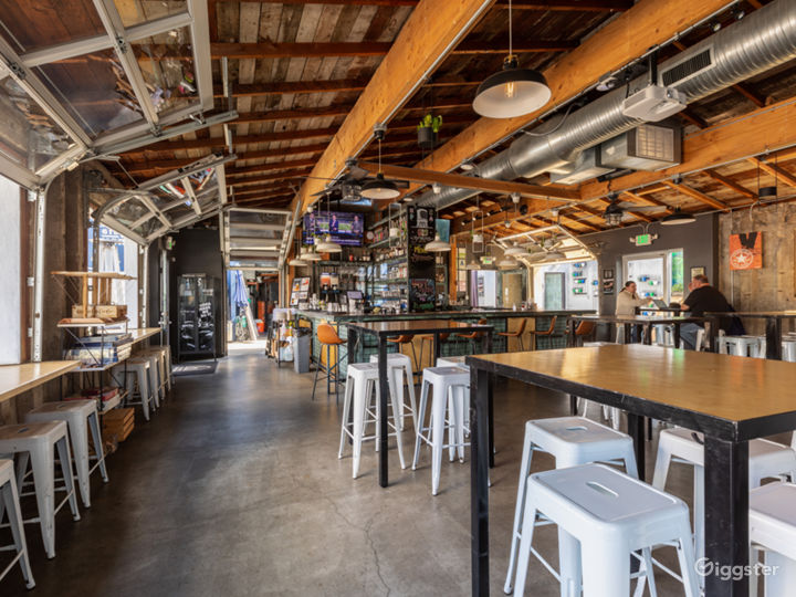 Dining / Bar Area