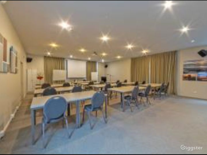 Comfortable and Modern Conference Room in Whitianga Rent this