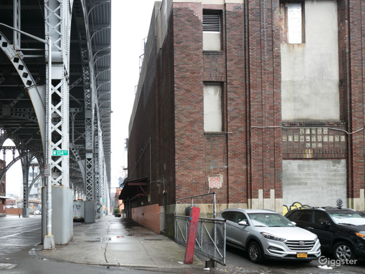 Vacant Lot and Roof Along NYC Viaduct Rent this location on Giggster