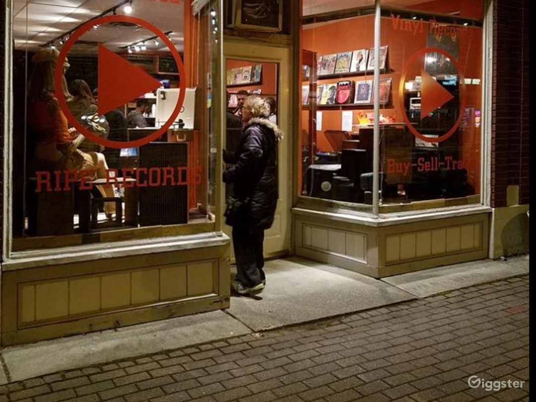 New Vinyl Record Store in Grosse Pointe Park - Outdoor Space Photo 4