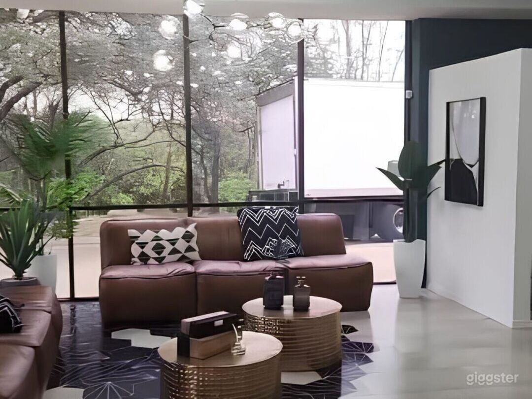Sophisticated Lounge for Shoots Photo 4