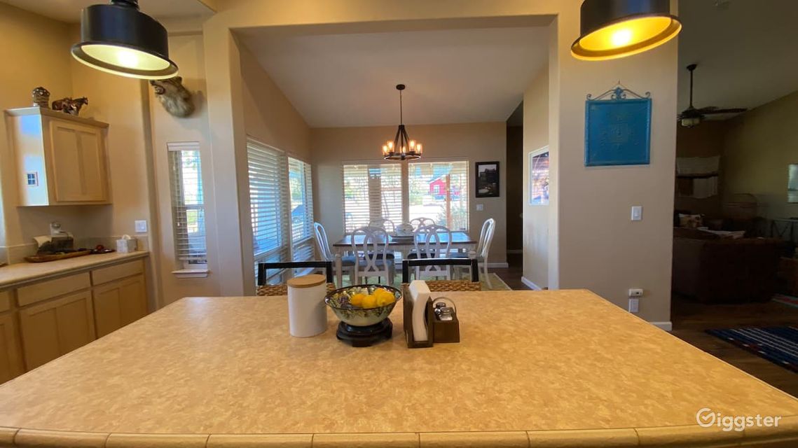 Decorated Ranch House w/best view in Yuca Valley Rent this location