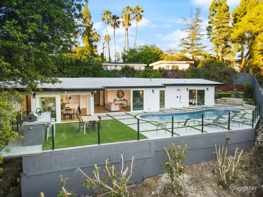 Modern Tarzana Estate with Pool & Jetliner Views Rent this location on Giggster