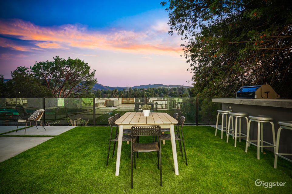 Modern Tarzana Estate with Pool & Jetliner Views Rent this location on Giggster