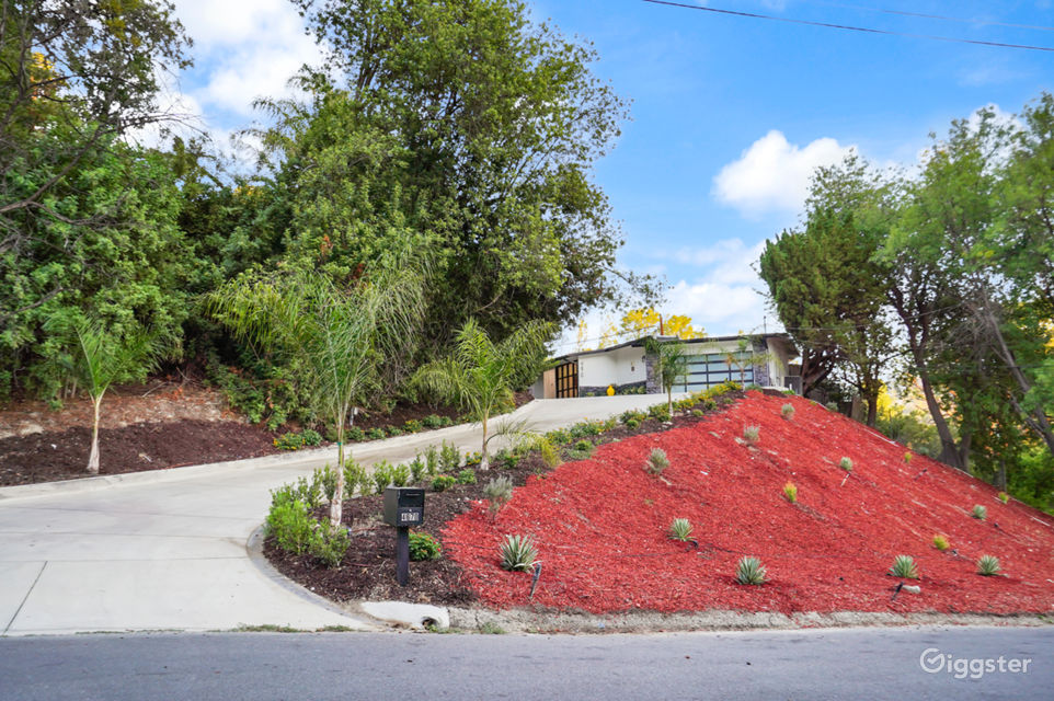 Modern Tarzana Estate with Pool & Jetliner Views Rent this location