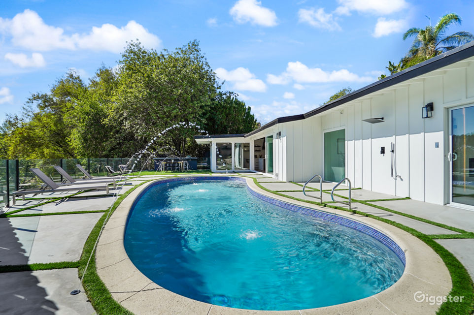 Modern Tarzana Estate with Pool & Jetliner Views Rent this location