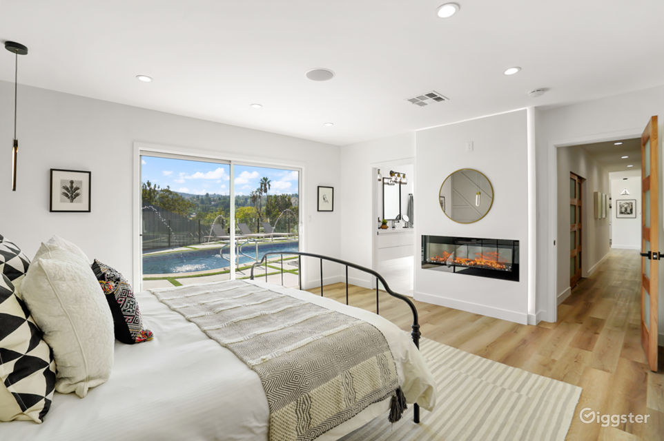 Modern Tarzana Estate with Pool & Jetliner Views Rent this location on Giggster