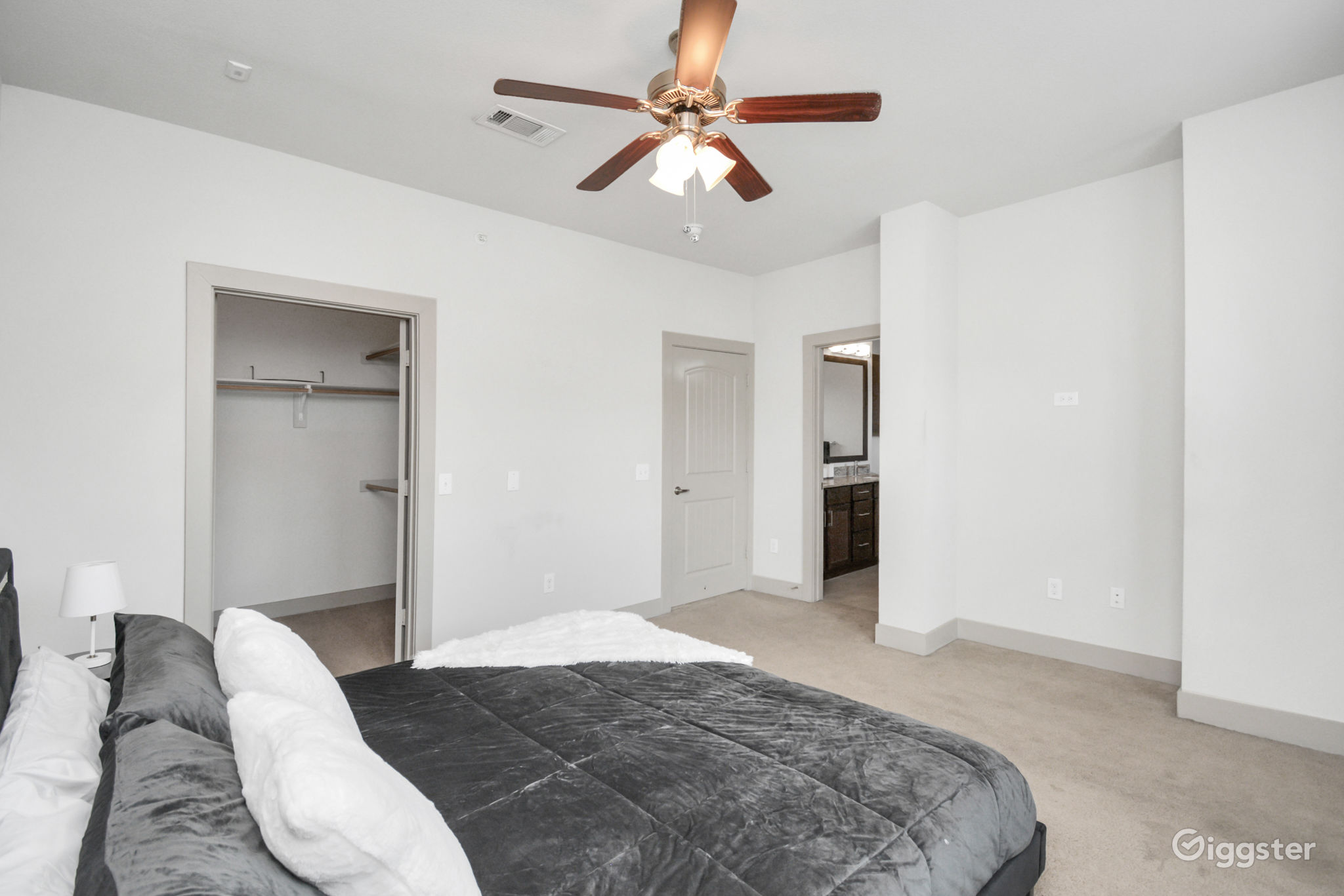 Luxury 3 story townhouse near galleria Rent this location on Giggster