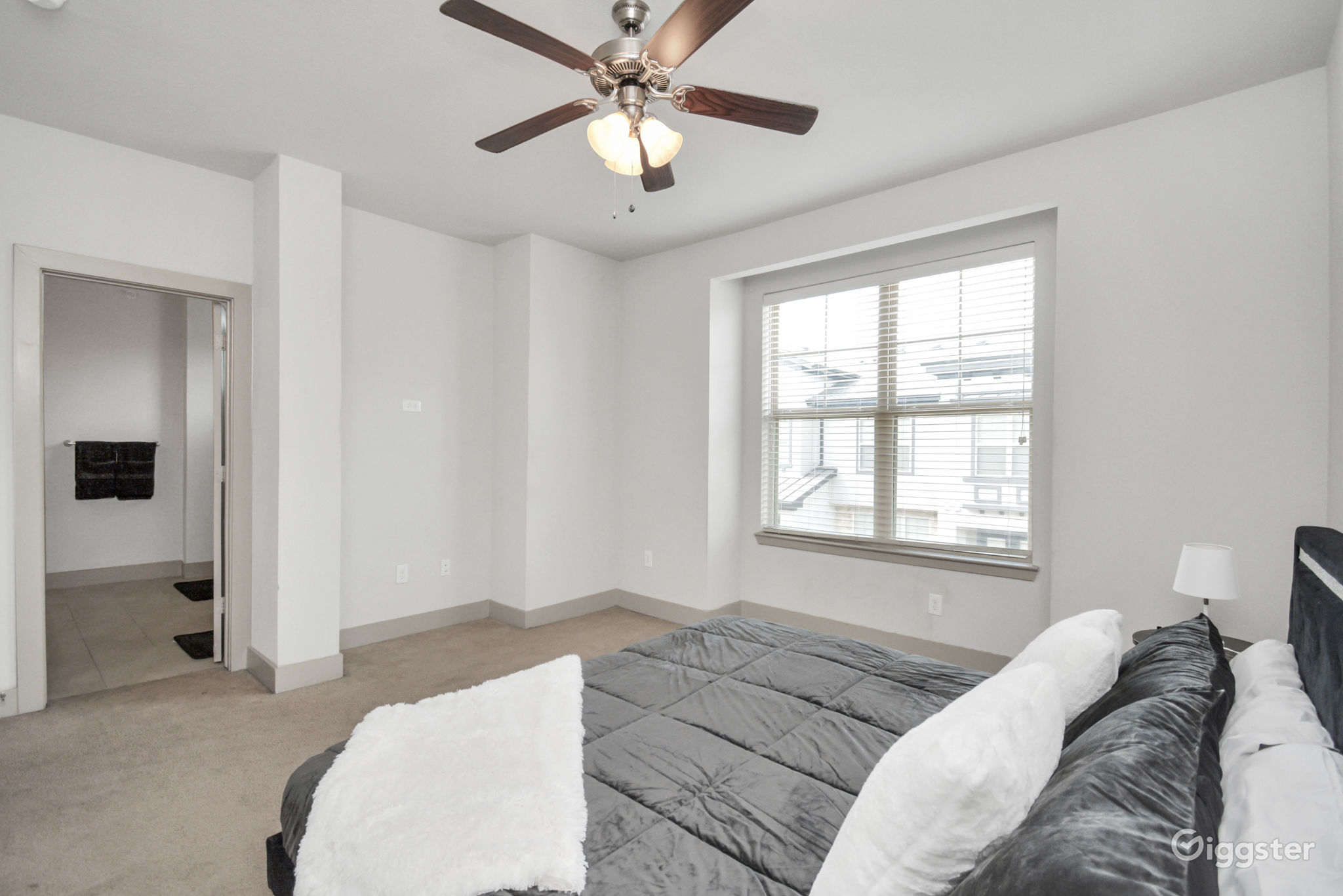 Luxury 3 story townhouse near galleria Rent this location on Giggster