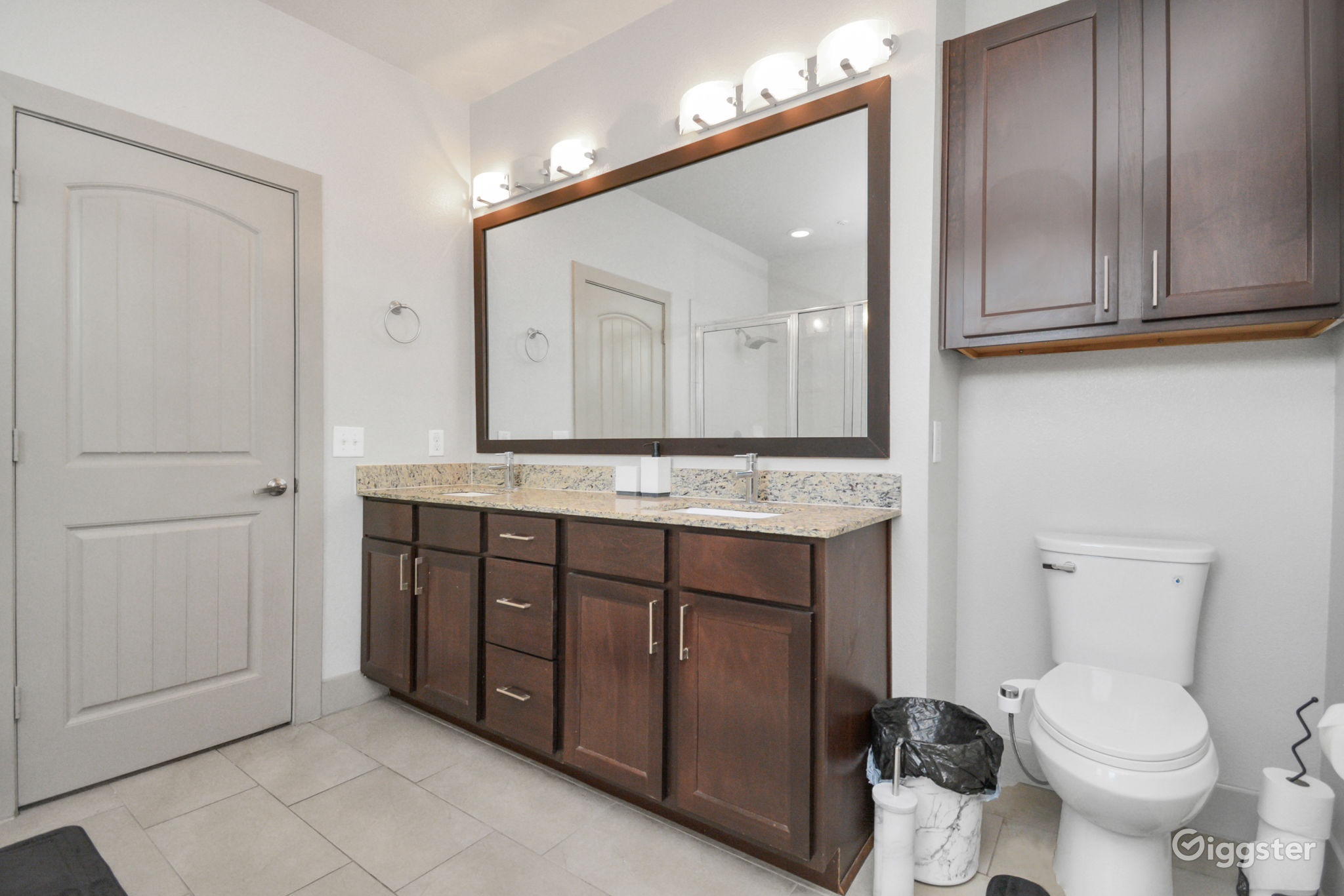 Luxury 3 story townhouse near galleria Rent this location on Giggster