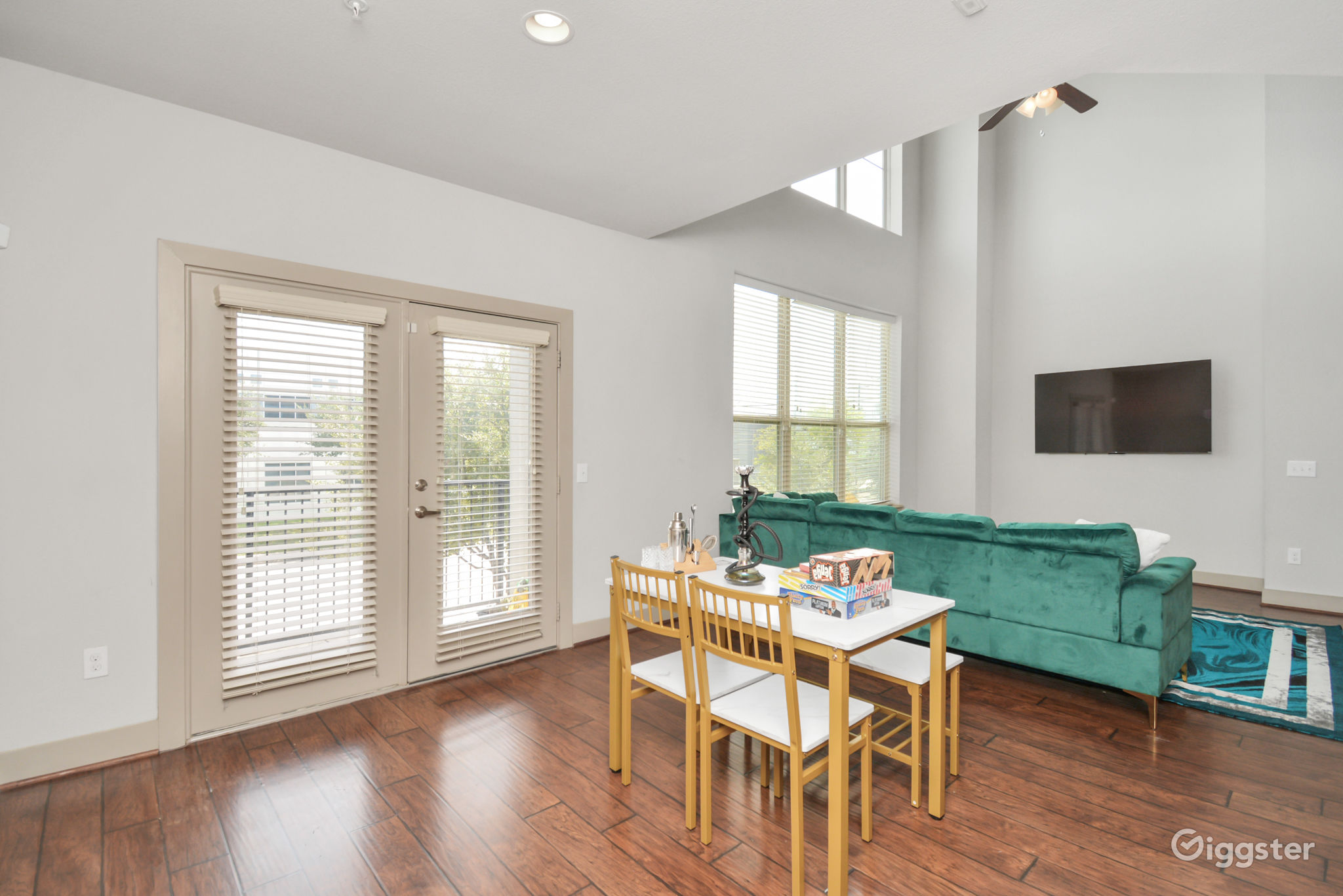 Luxury 3 story townhouse near galleria Rent this location on Giggster