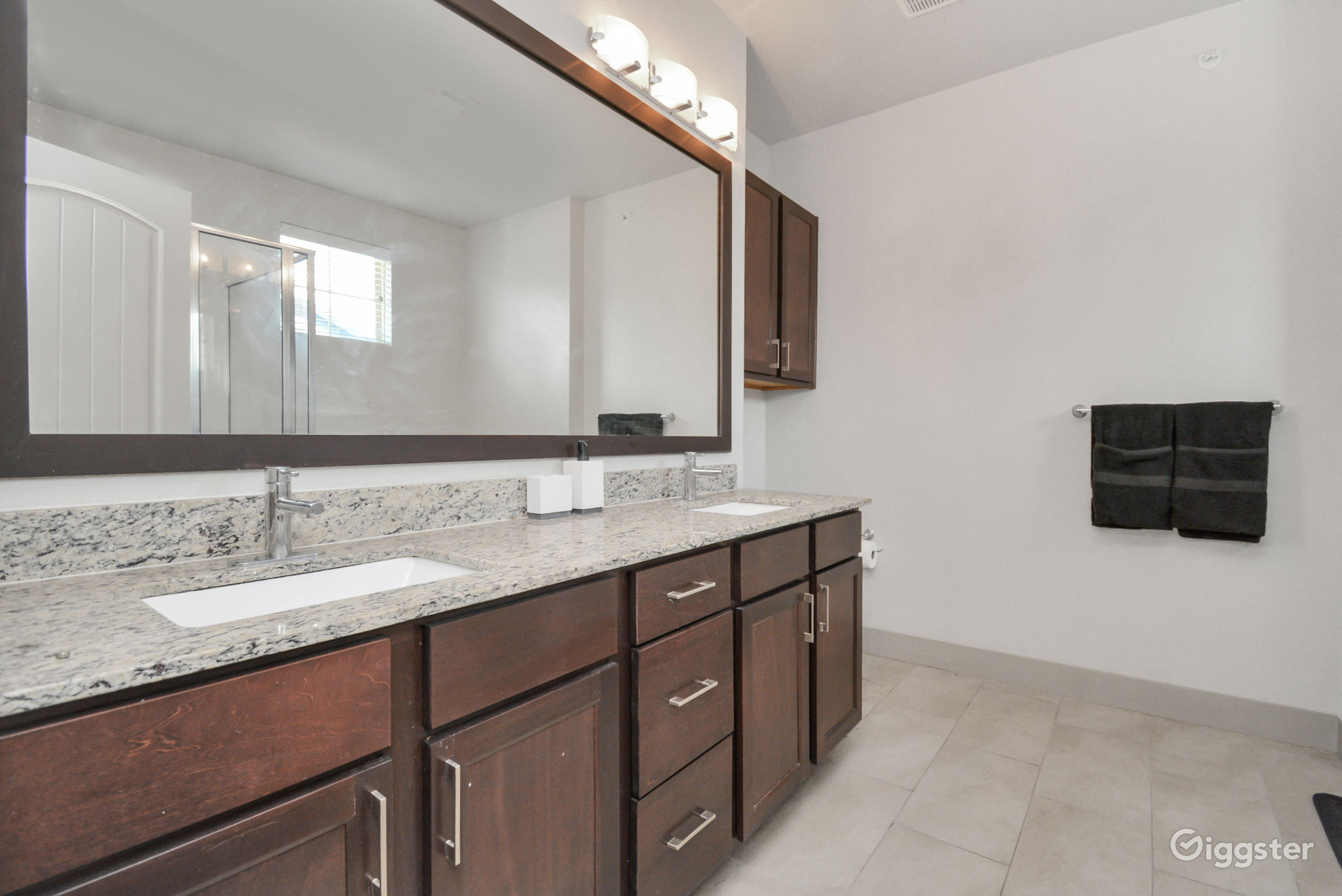 Luxury 3 story townhouse near galleria Rent this location on Giggster