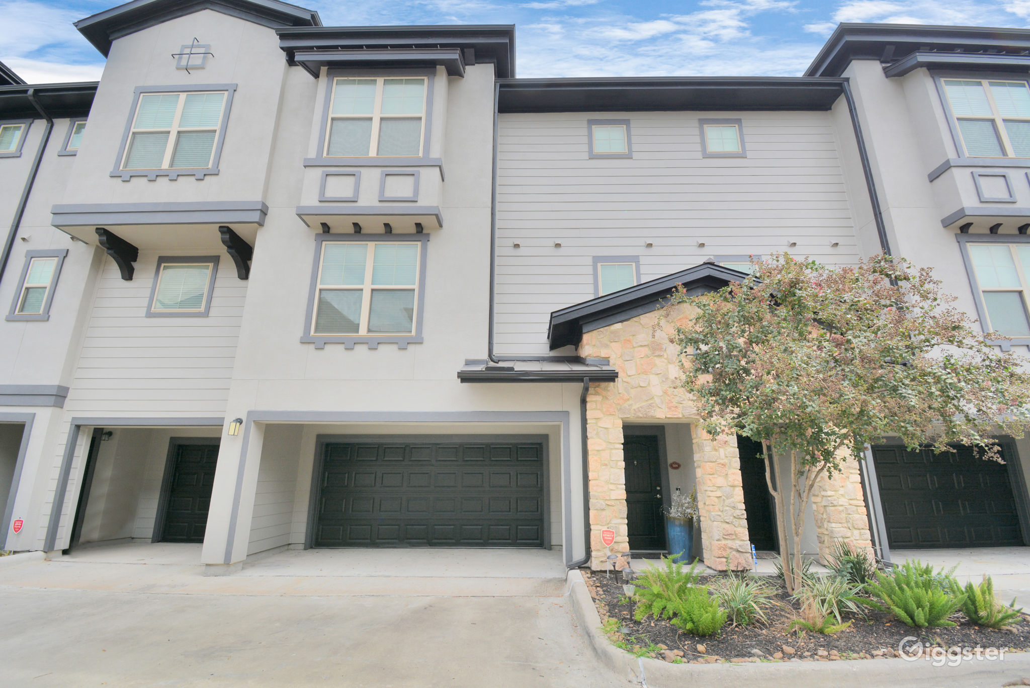 Luxury 3 story townhouse near galleria Rent this location on Giggster