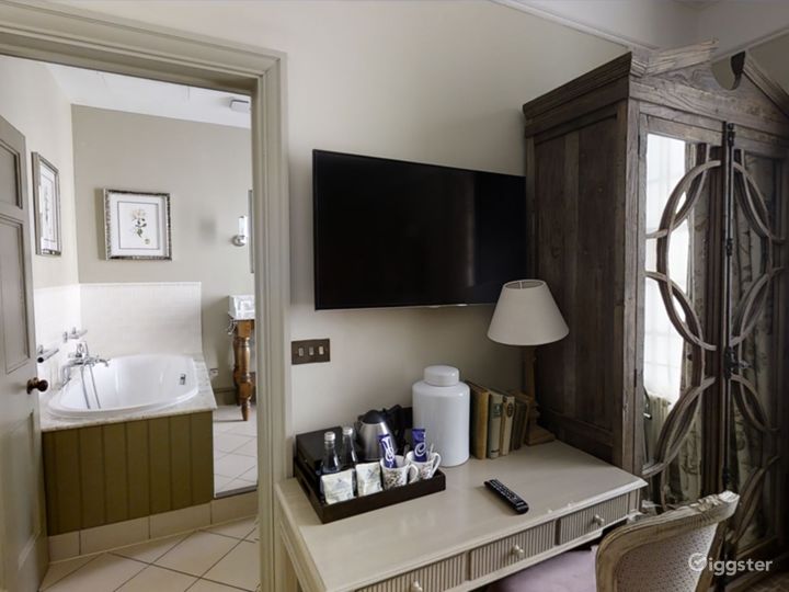 Kingfisher Room Rent this location on Giggster