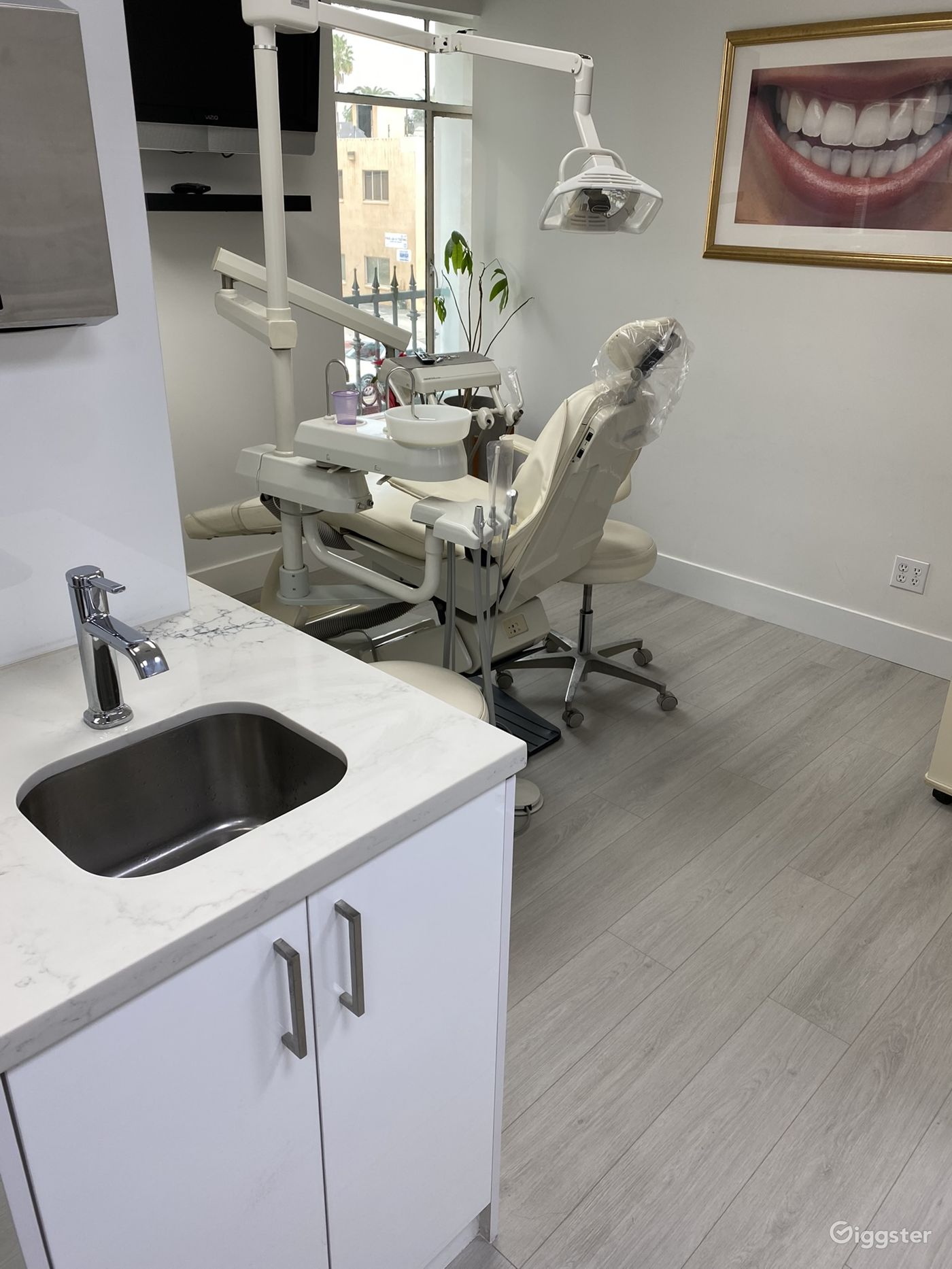 Boutique dental office in Beverly Hills Rent this location on Giggster