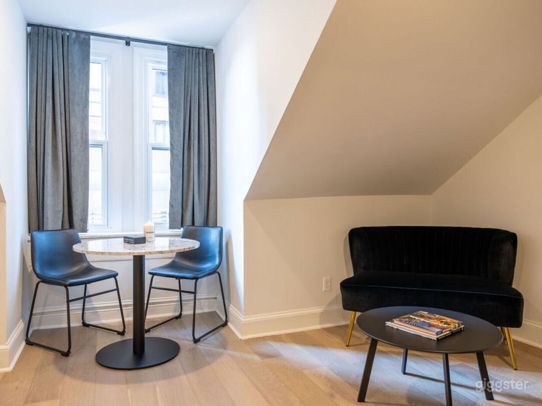 Stunning Unit 9 Apartment Photo 2
