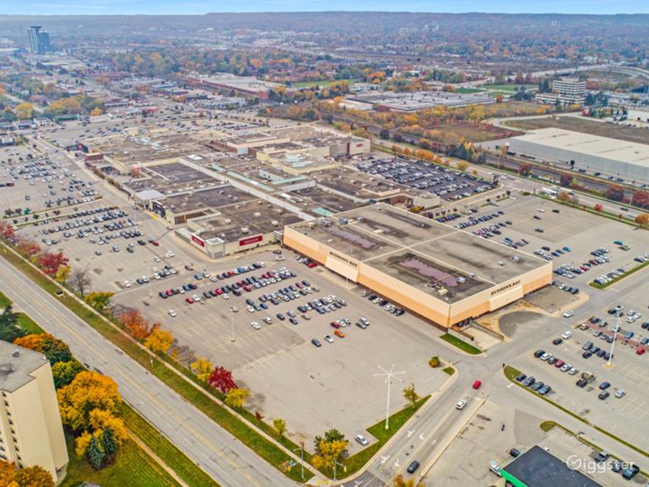 Large exterior parking lot in Burlington Rent this location on Giggster