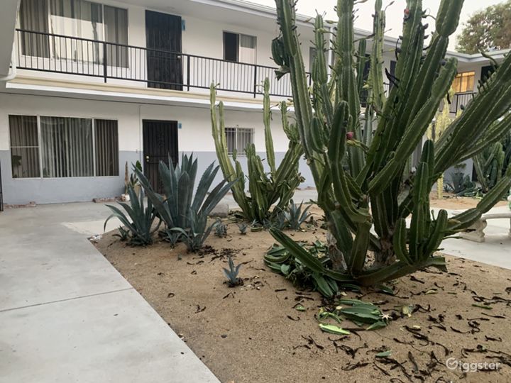 Classic Apartment in South Central Los Angeles Rent this location on