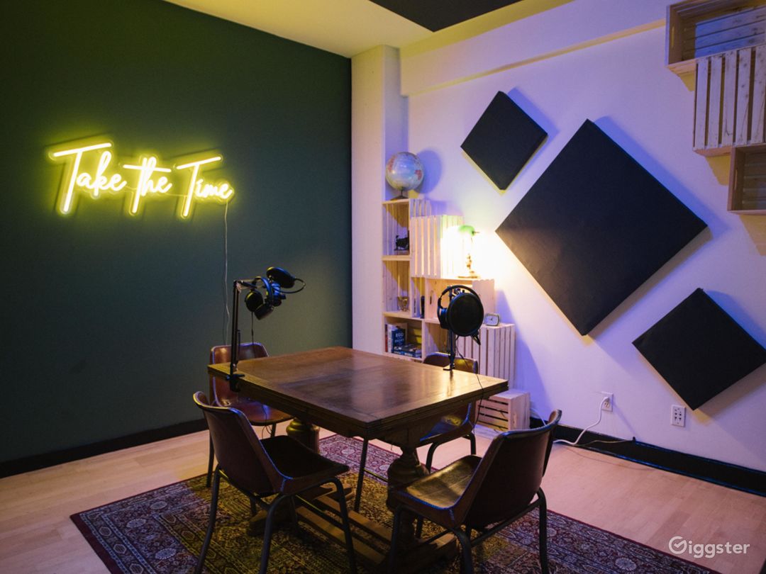 Cozy Podcast Studio And Meeting Room | Rent this location on Giggster