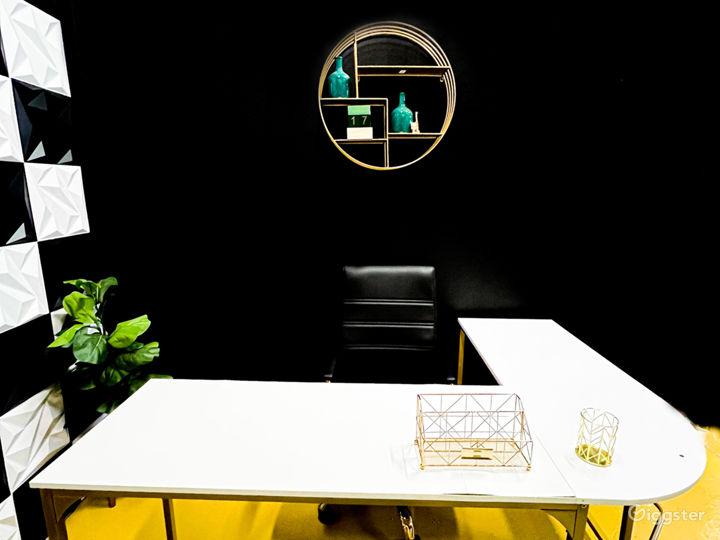 Selfie Studio Rent this location on Giggster