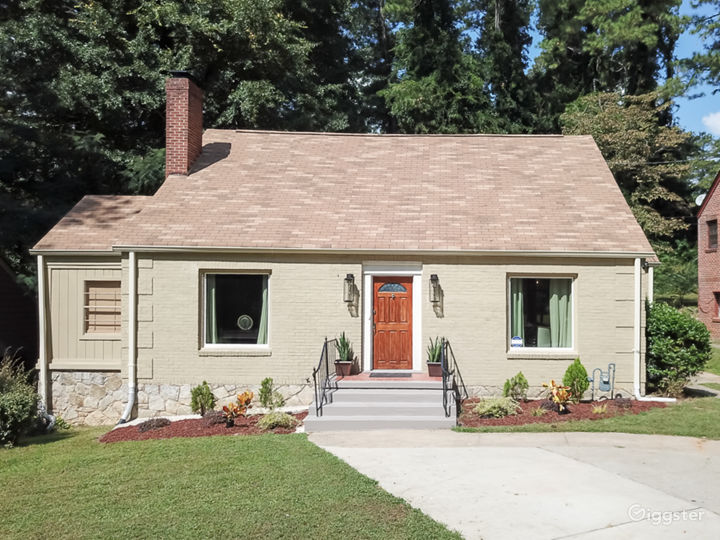 Front of Property - (3400 sq ft)
Much larger than it looks.
3 levels with a full basement lip
(more upgrades have been done to the exterior front)