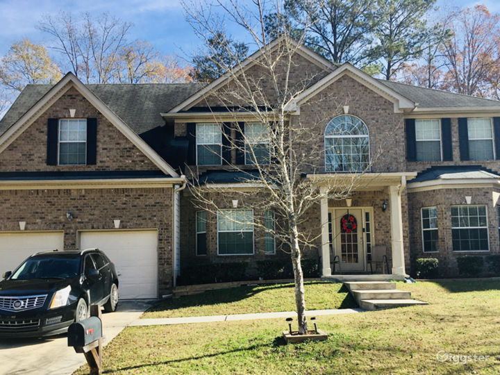 FABULOUS - 5 bedroom, 3 full bath, single family; film location home!!!