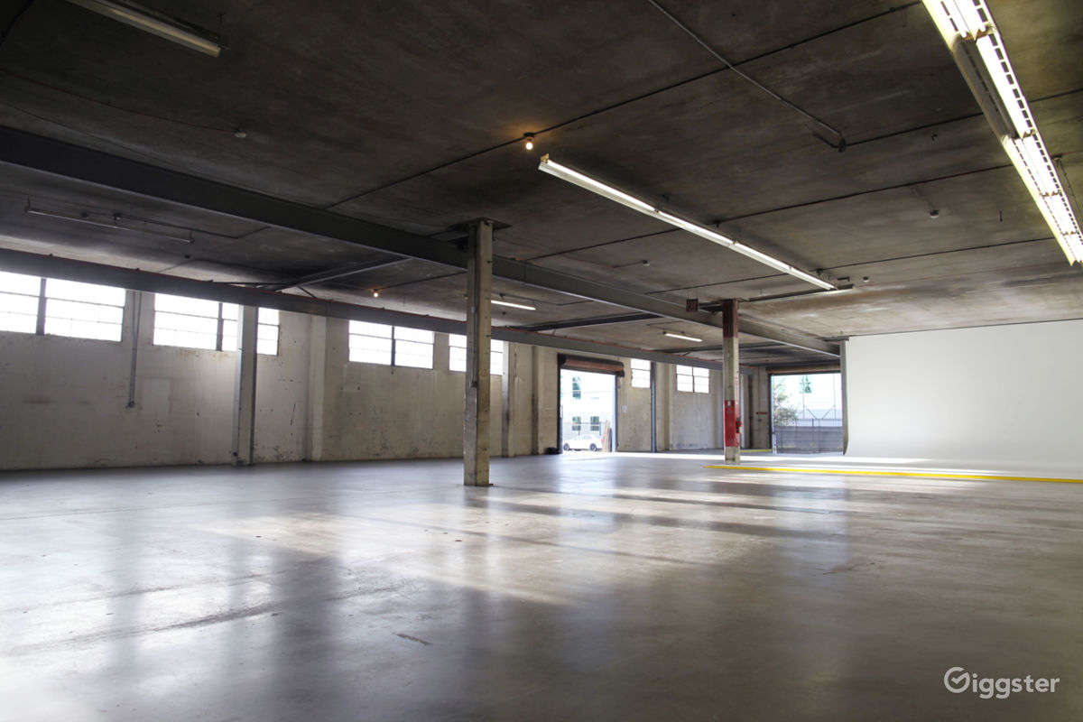 Industrial Warehouse with Cyclorama Rent this location on Giggster