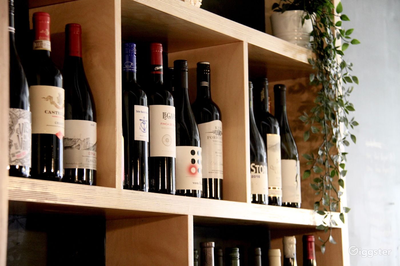 Beautiful and Cozy Wine Bar in Stockbridge Rent this location on Giggster