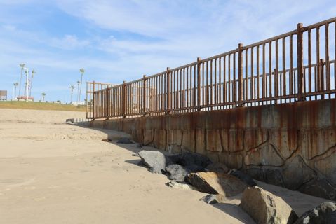 Dockweiler Beach | Lifeguard Towers 55-56 Photo 25