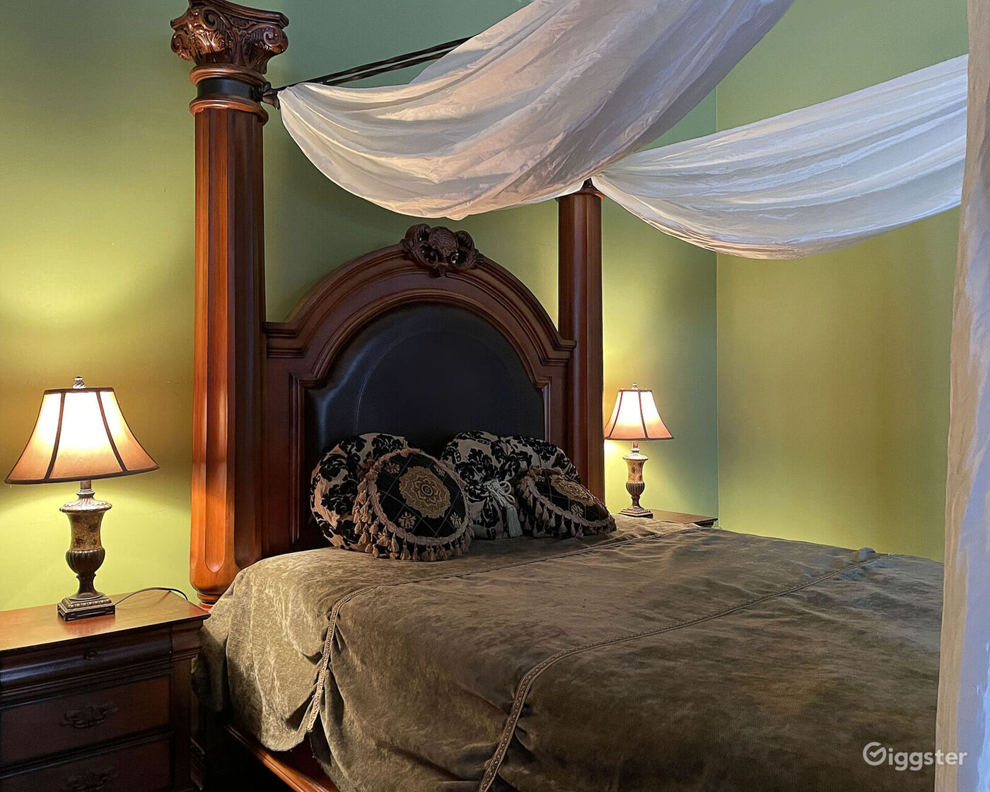 Spacious daylight, bright studio in Sunset Park Rent this location on