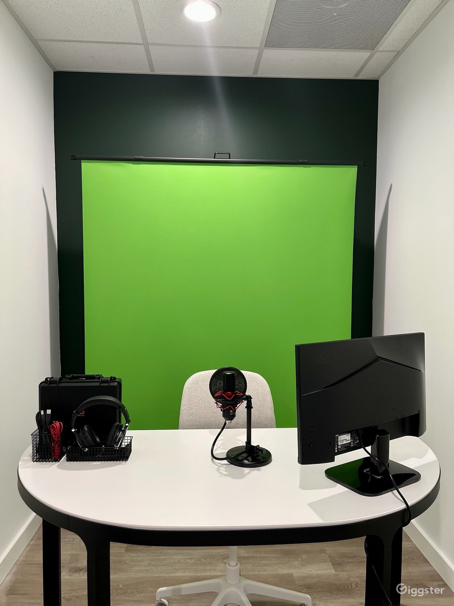 Coworking Space, Event Venue and Coffee Shop Rent this location on