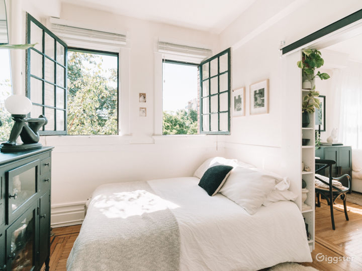 Neutral Minimalist Corner Studio w/ Gorgeous Natural Light Photo 4